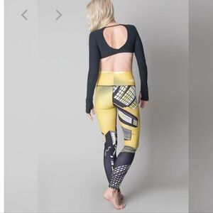 Niyama Sol RARE barefoot downtown pop Athletic Yellow Black Dot leggings